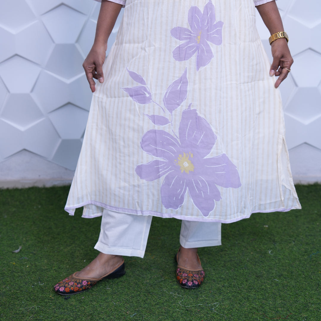Elegant Floral Printed Straight Kurta Set – Cream & Lavender