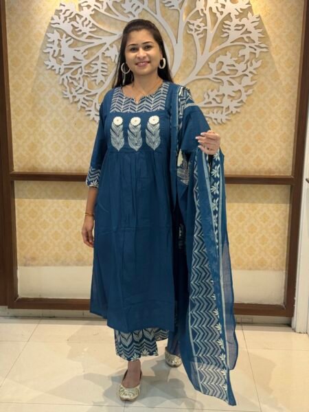 Women’s Ethnic Kurta Set